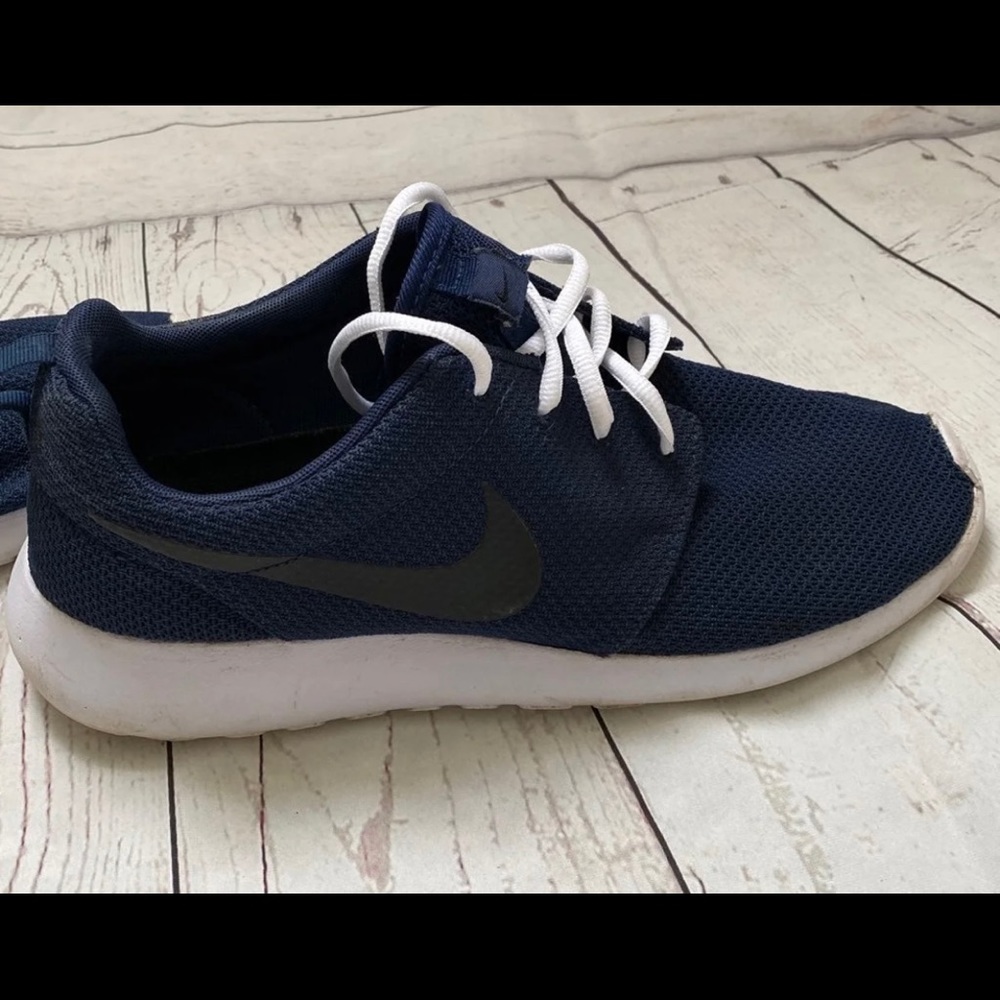 Nike Roshe one Navy blue sneakers 10.5